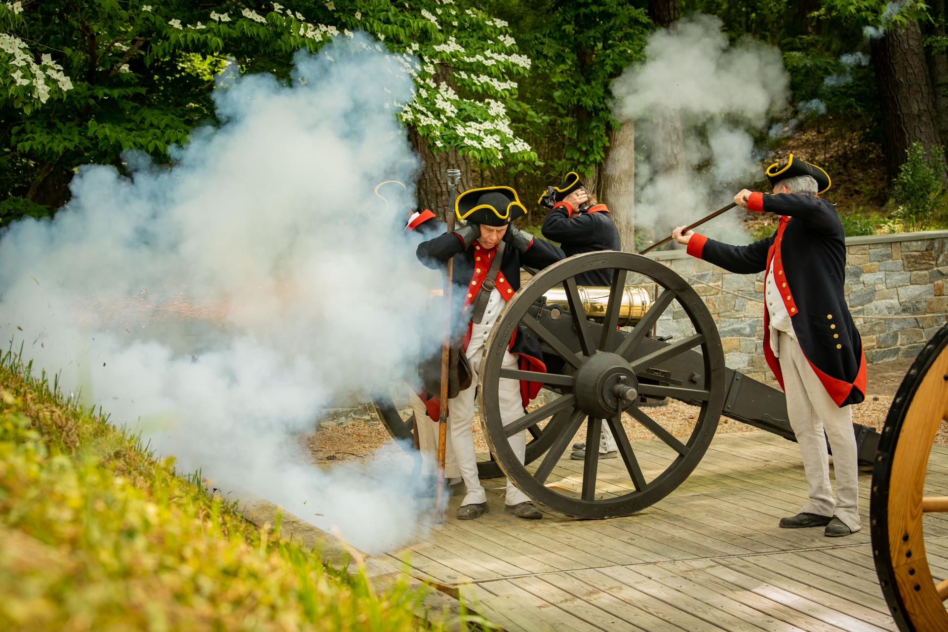 Continental army interpreters fire artillery
