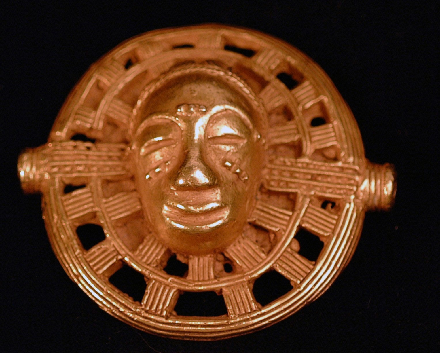 Baule gold pendant from the Ivory Coast. Jamestown-Yorktown Foundation JYF2002.22.